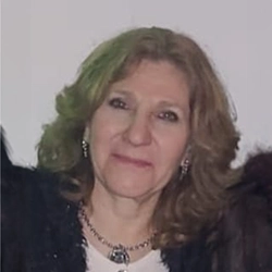 Retrato de la Dra. Viviana Beatriz Cellutti, médica cirujana especialista en medicina estética, en entorno profesional.