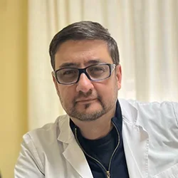 Dr. Rodrigo Méndez Roy, especialista en Oncología en el Centro Médico Integral Tancacha